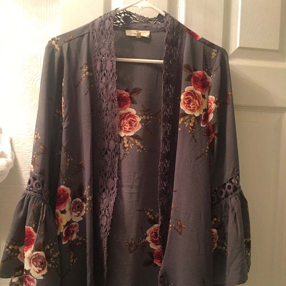 NWOT floral bell sleeve Boutique cardigan